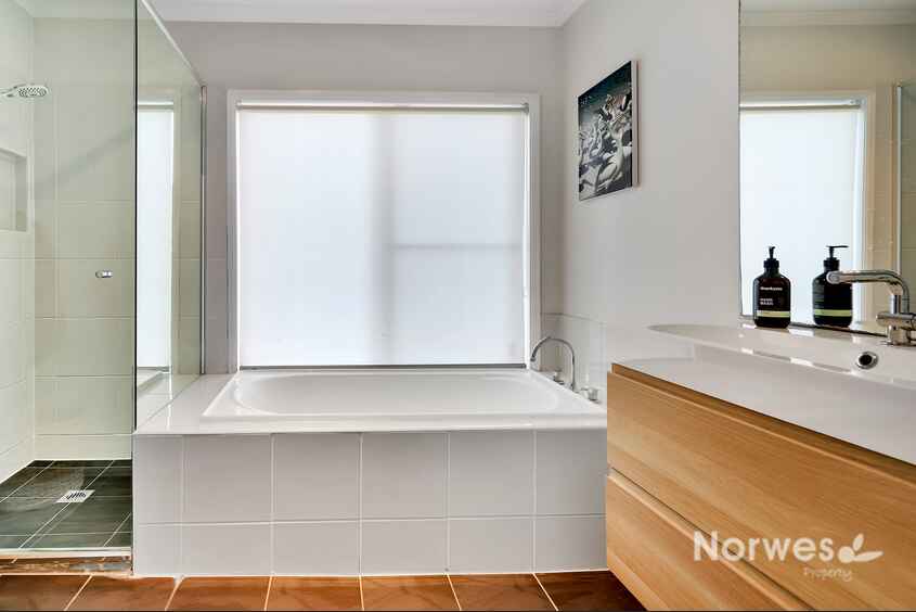 House For Sale 6 Kingsview Way Glenwood